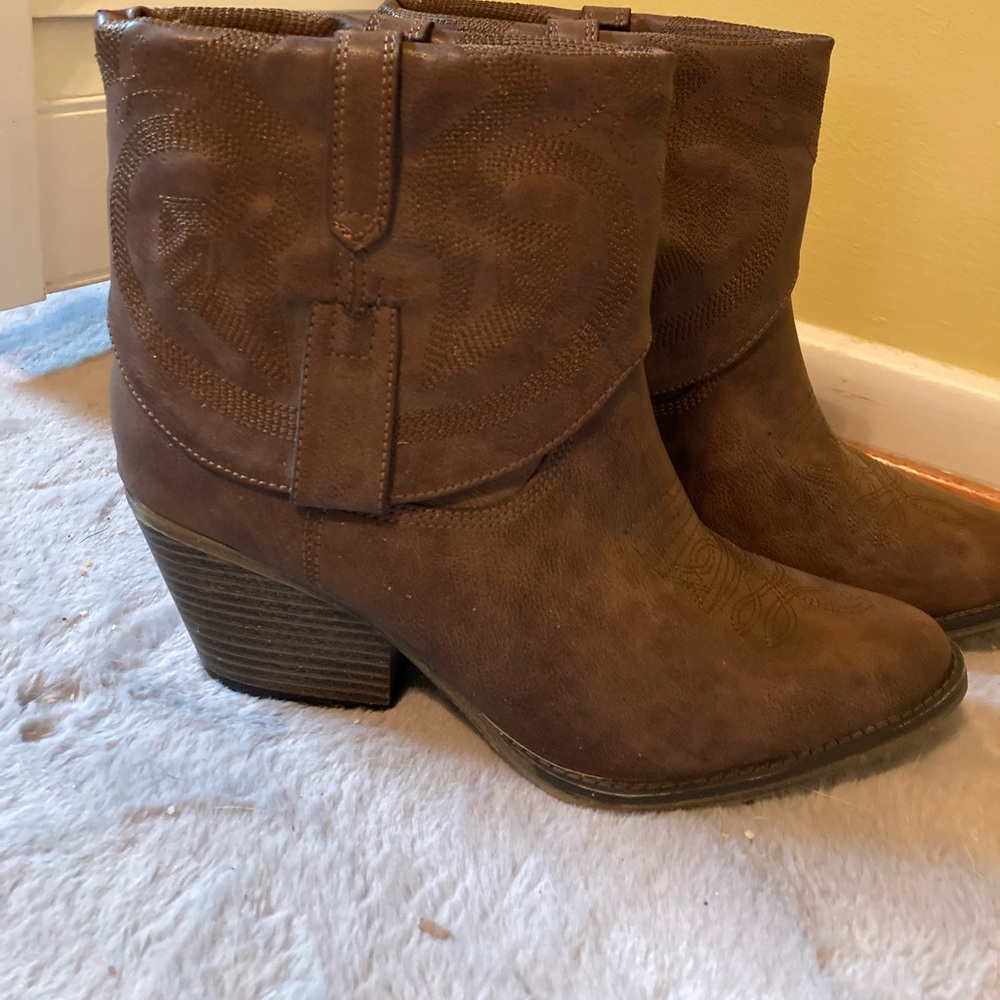 MIA booties with western detail. Like new condition.